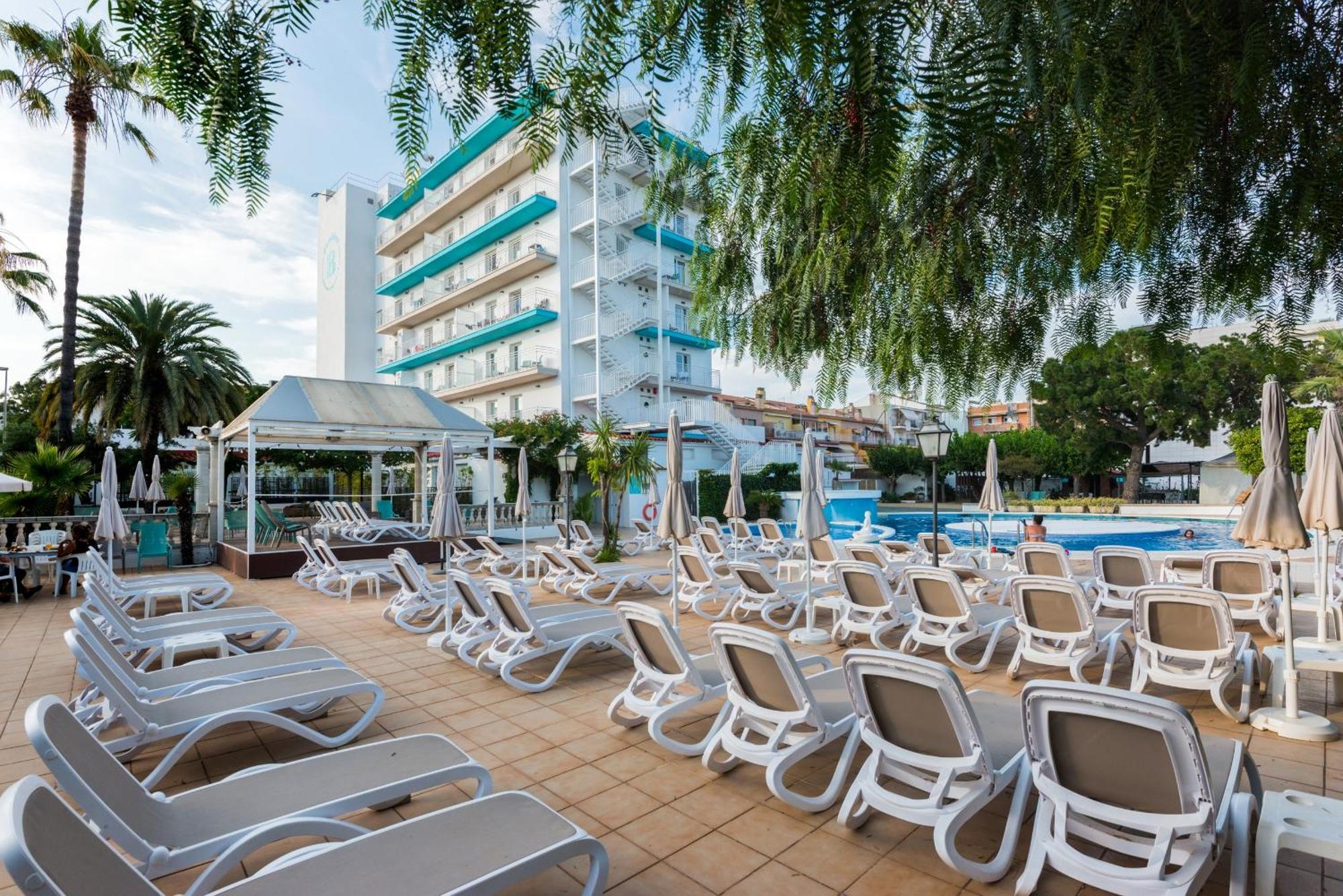 Hotel Paradis Park Pineda de Mar Bagian luar foto