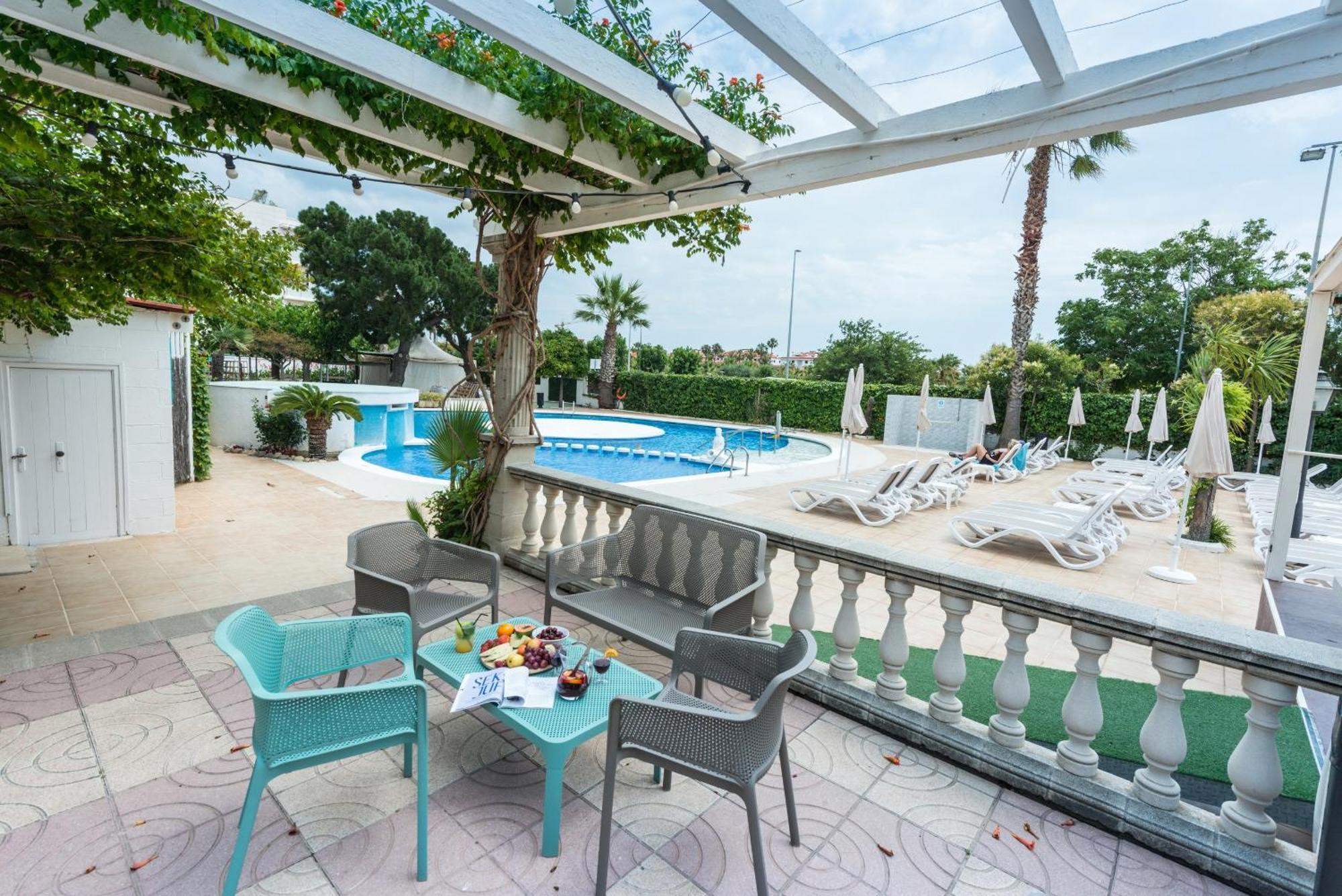 Hotel Paradis Park Pineda de Mar Bagian luar foto